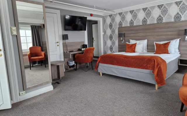 Dr. Holms Hotel