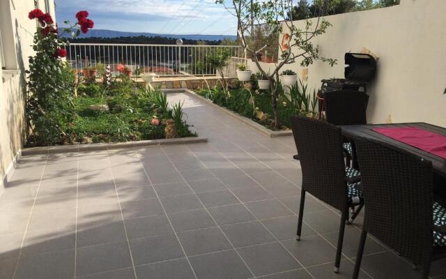 The Big Terrace Apartment