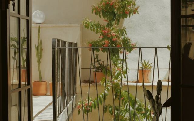 FIXIE LOFTS - Colonial Villa Suites with Pool