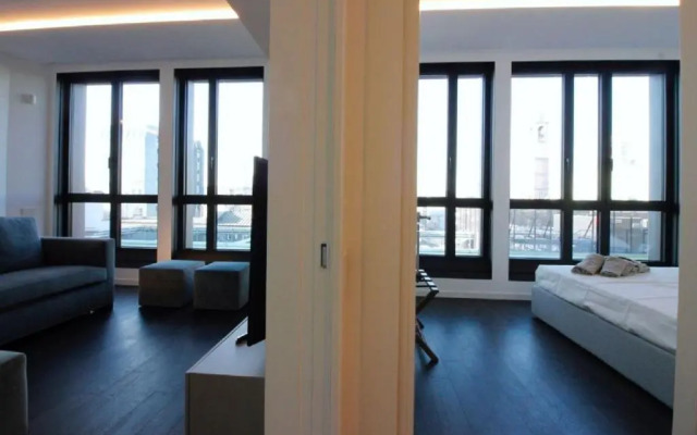 San Babila Modern Apartment