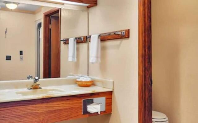 Coachman Inn & Suites