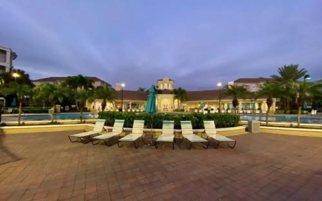 Vista Cay Electra 3 Bedroom Condo by RedAwning