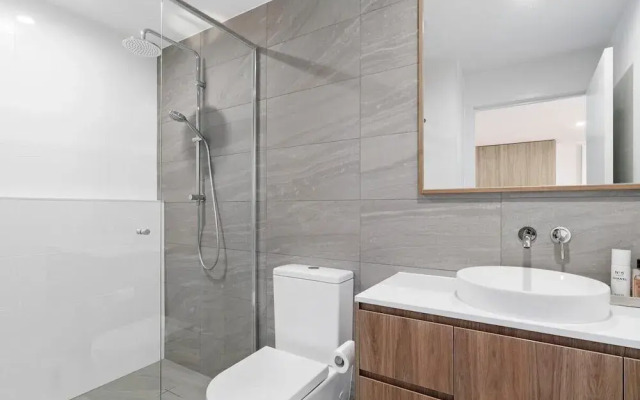 Luxury Palm Beach 1 BDR in The Village