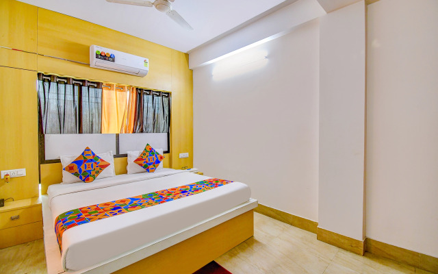 OYO Ruby Park Dream Palace Near Acropolis Mall