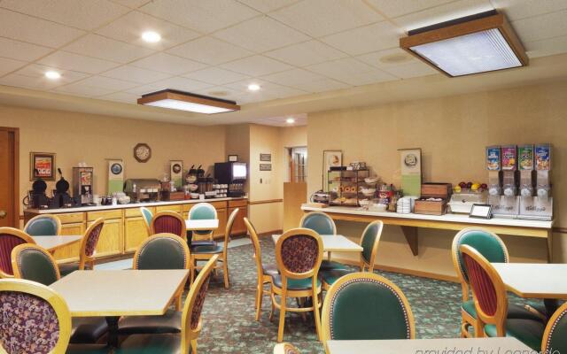 Country Inn & Suites by Radisson, Green Bay, WI