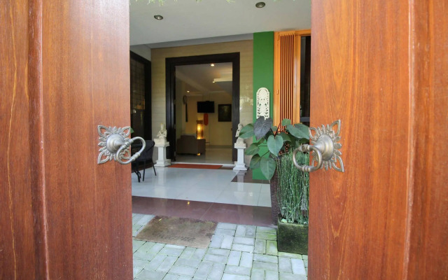 Airy Gianyar Hasanuddin Gang Dugul Sari Bali