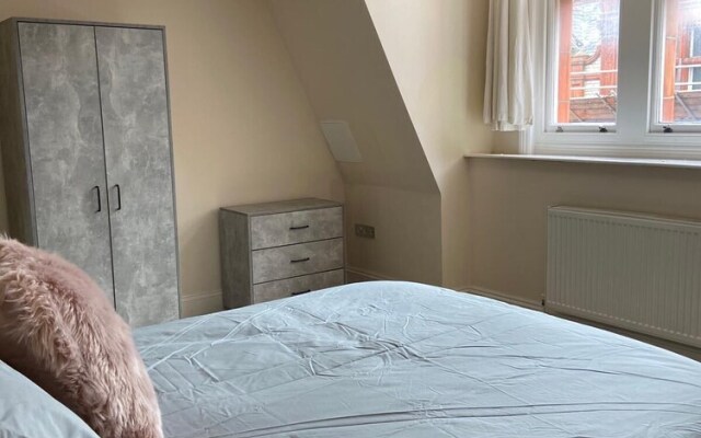 Central Location - 2 Bedroom Apartment