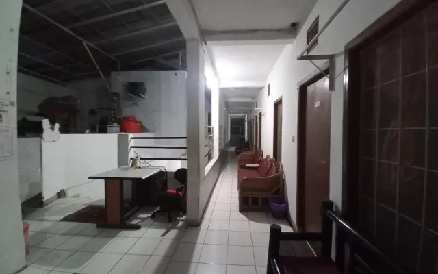 OYO 95096 Dewi Sudirman Guest House