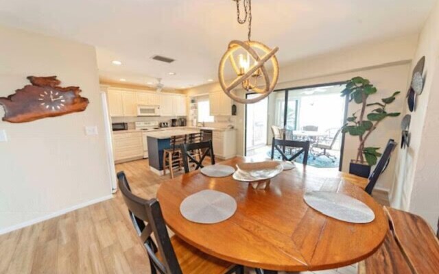 Jamaica Royale - 302 - 2 Br Condo