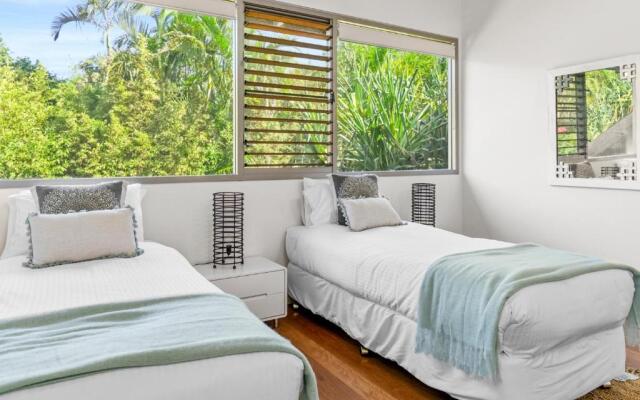 Fuller Holidays - Belongil Beach Pavilion House, 18A Childe St