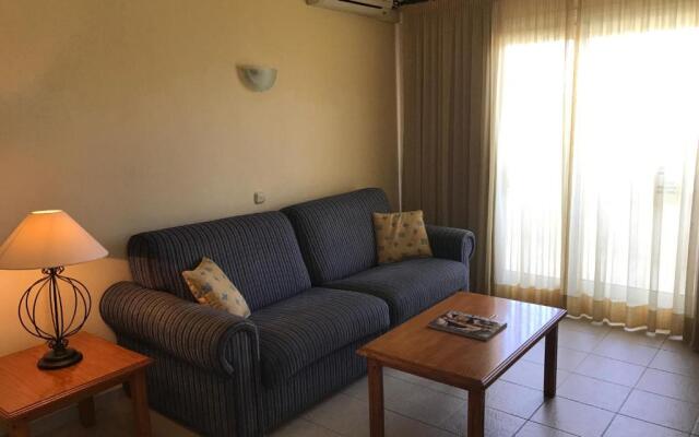 Kingfisher Apartments Benal Beach