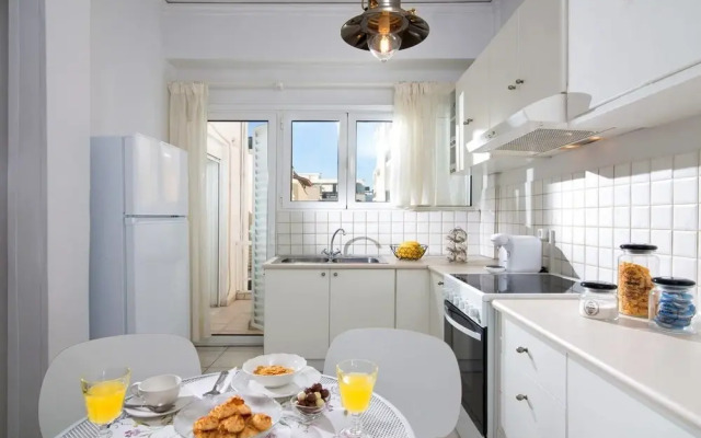 Bright stylish flat 10' walk to centre
