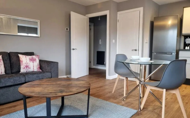 Charming 1-bed Apartment Near Redditch Town Centre