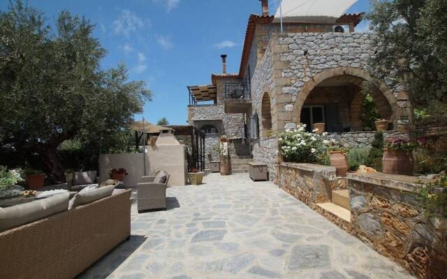 Semi Detached Stone House Great Location