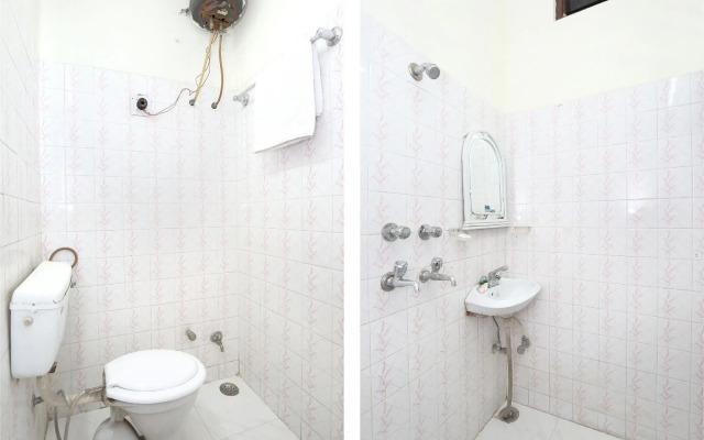 OYO 12163 Hotel Aaryan