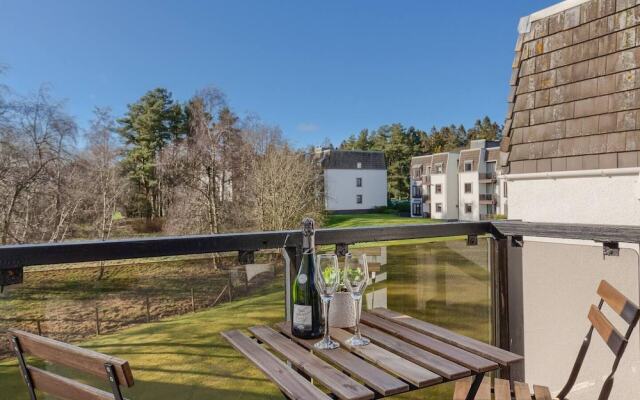 Tasteful top Floor Apartment Next to Gleneagles