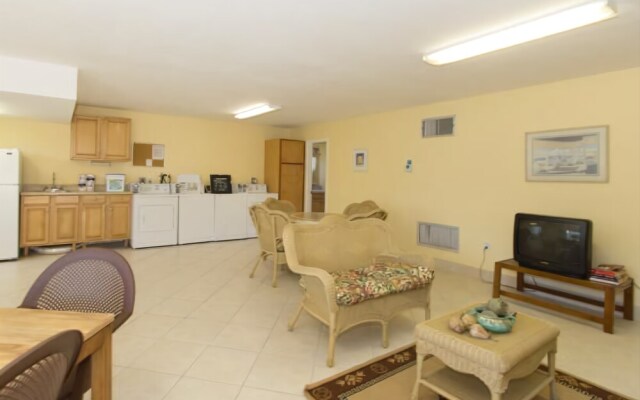 Palm Cay 4