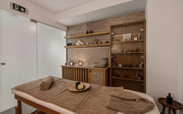 Las Hotel & Spa