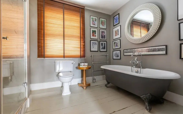 Chesilton Road by Onefinestay