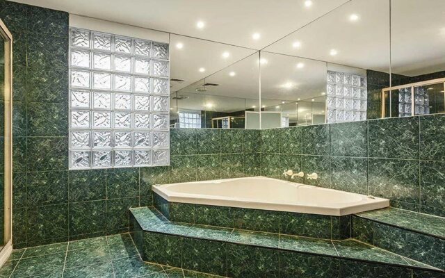 Knox International Hotel & Apartments