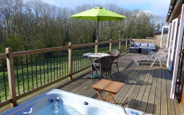 Ash Lodge - Romantic Luxury Hot Tub Break