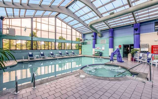 Country Inn & Suites by Radisson, Muskegon, MI