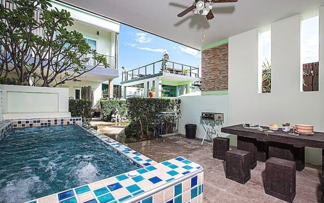 Baan Kiet 3 7 units 2 Bedroom Jacuzzi Townhomes