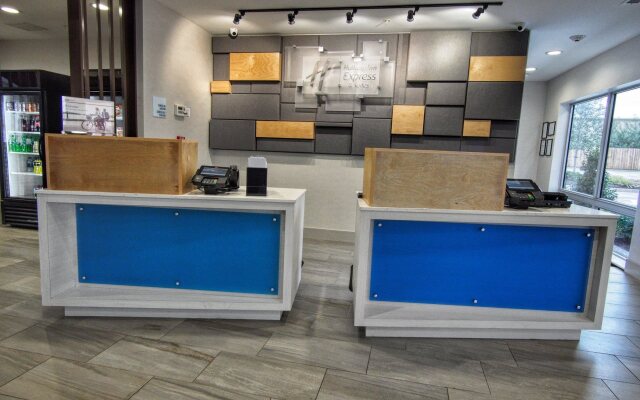 Holiday Inn Express & Suites Moore by IHG