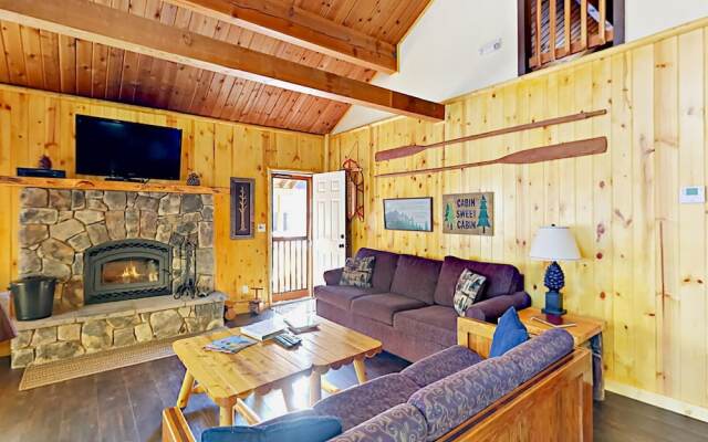 880 Edgemoor Rd Cabin