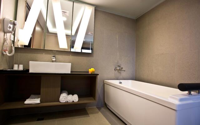 Fine Hotel