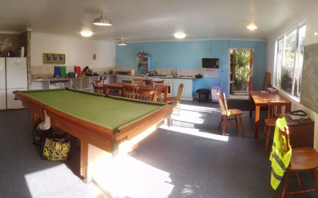 Purple Hen Bunk House - Hostel
