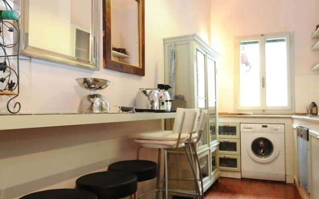 Cozy Central City Apartment