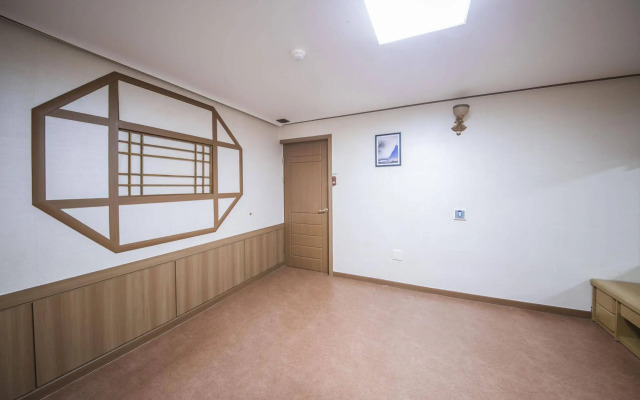 Hotel I-Zone
