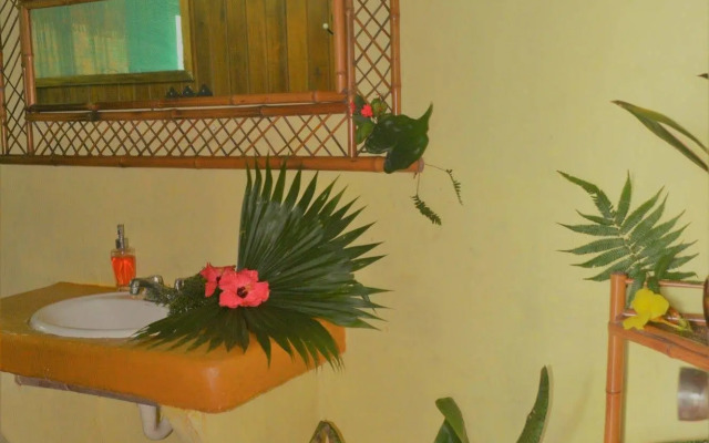 The Lookout Inn Lodge