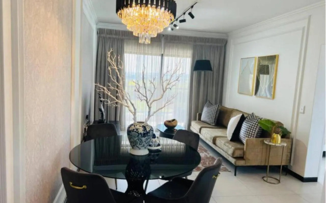 The Henlee Apartment on Ventura