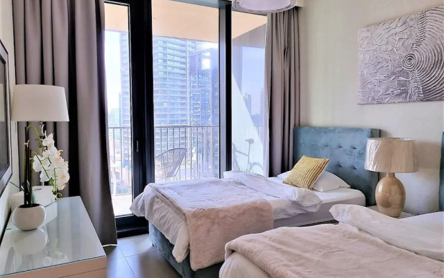 Luxurious Downtown Apt with balcony & View