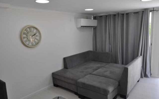 Perfect Southern Getaway with Balcony