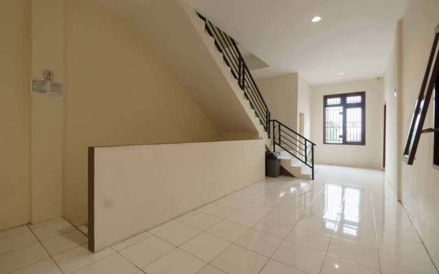 RedDoorz near RS Adam Malik Medan 2