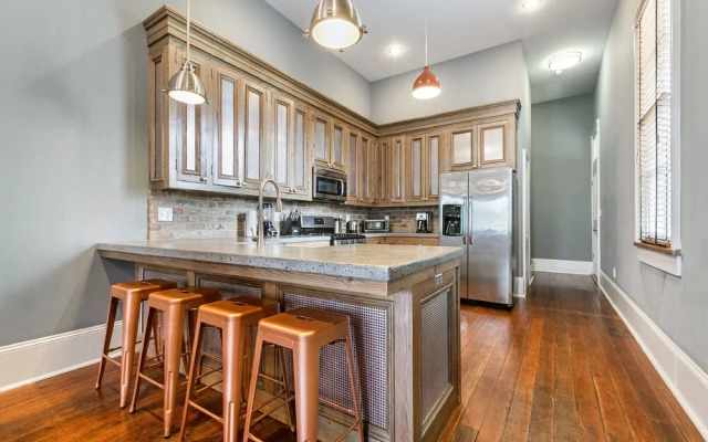Hosteeva 2BR Steps to St. Charles Ave