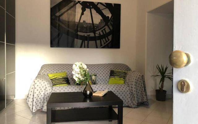 Chill out studio in the leafy Livadia village