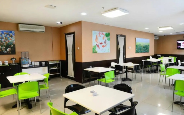 Bamboo Inn Hotel & Cafe