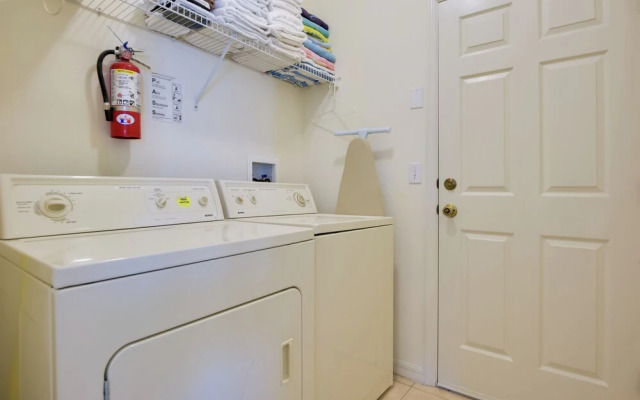 Family Retreat w/ Pool: 10 Mi to Disney!