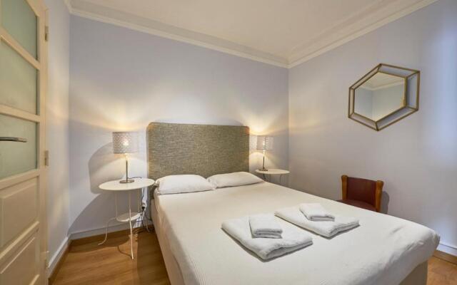 Aesthetic Riverview Apartment in Historical Lisbon
