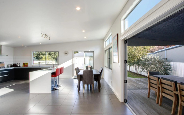 Coastal Villa - Napier Holiday Home