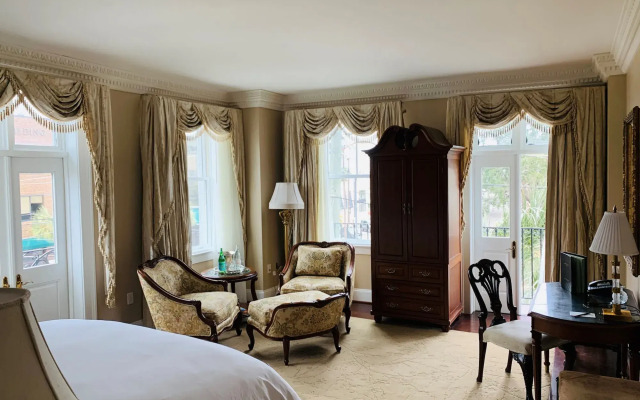 Market Pavilion Hotel