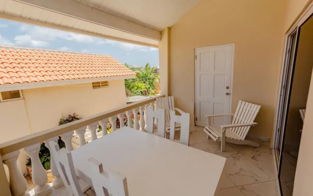 Wonderful 2-bedroom Apartment 2 km From Eagle Beach