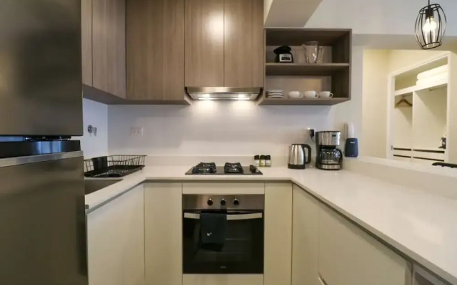 w Majestic 2BR w Comfy Balcony Near Kennedy Park
