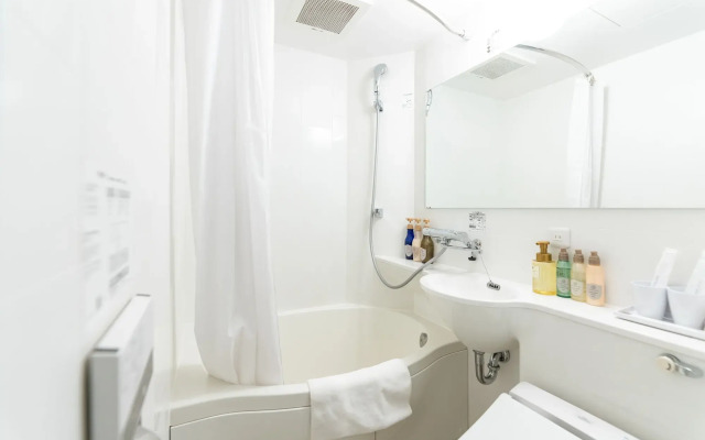 Hotel She, Osaka