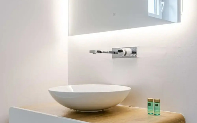 Spacious and Bright Apartment With Sunny Terrace