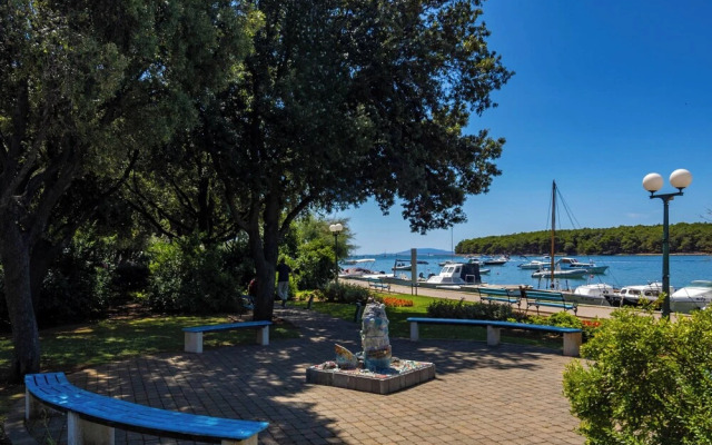 Seafront Apartment Nana 2